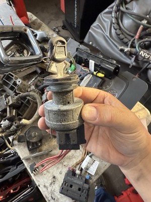 FREIGHTLINER POLLAK IGNITION SWITCH W KEY 19161