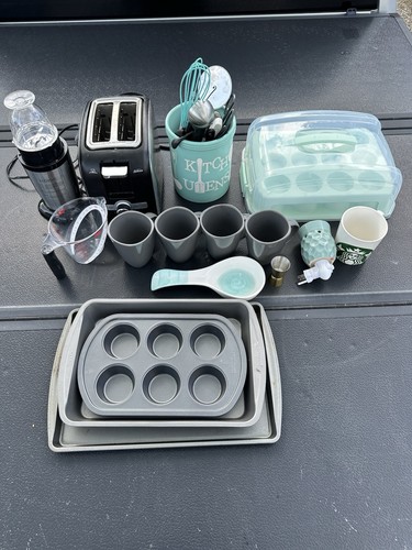 LOT of Kitchen Tools Small Electric Cooking Appliances Cookware & Bakeware