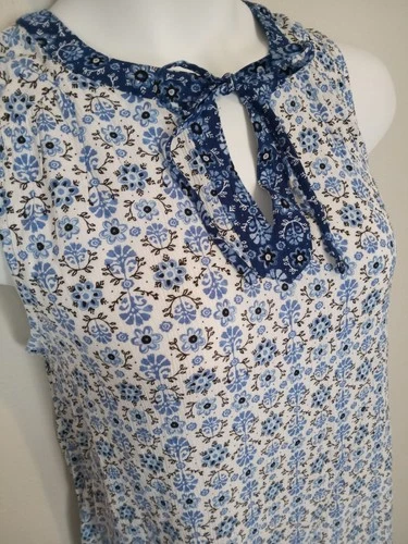 Croft & Barrow Womens Medium Blue White Floral Sleeveless Tunic Top Keyhole NEW 