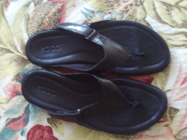 ECCO Black Patent Leather Thong Flip Flop Sandals Womens US 7/7.5 EU 38 NWOT - homespunfaith.com