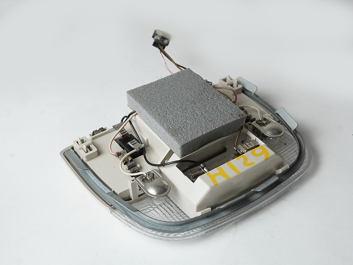 1999 - 2005 Saab 9-5 Reading Light Lamp Console Overhead Interior 1999 - 2005 Saab 9-5 Reading Light Lamp Console Overhead Interior