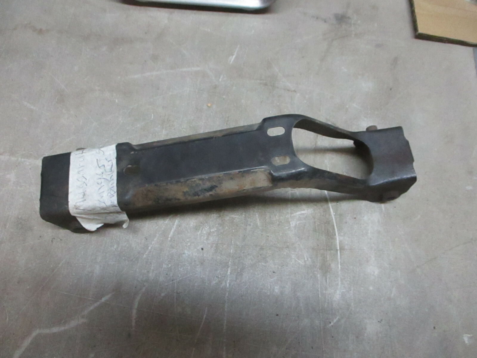 PASSENGER  FRONT BUMPER  BRACKET MASERATI CHRYSLER TC 89 90 91 