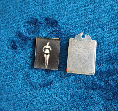 Vintage RARE  Lady In Bikini Flicker Flasher Keychain Pinup Girl.