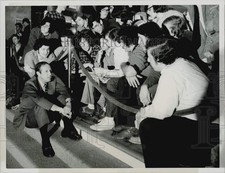 1973 Press Photo Commissioner Pete Rozelle talks with fans at NFL meeting