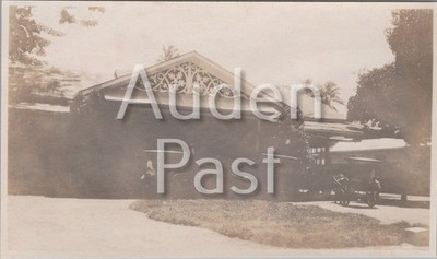 Kolonialhaus mit Oldtimer Auto außen Echtfoto Foto 139x82mm