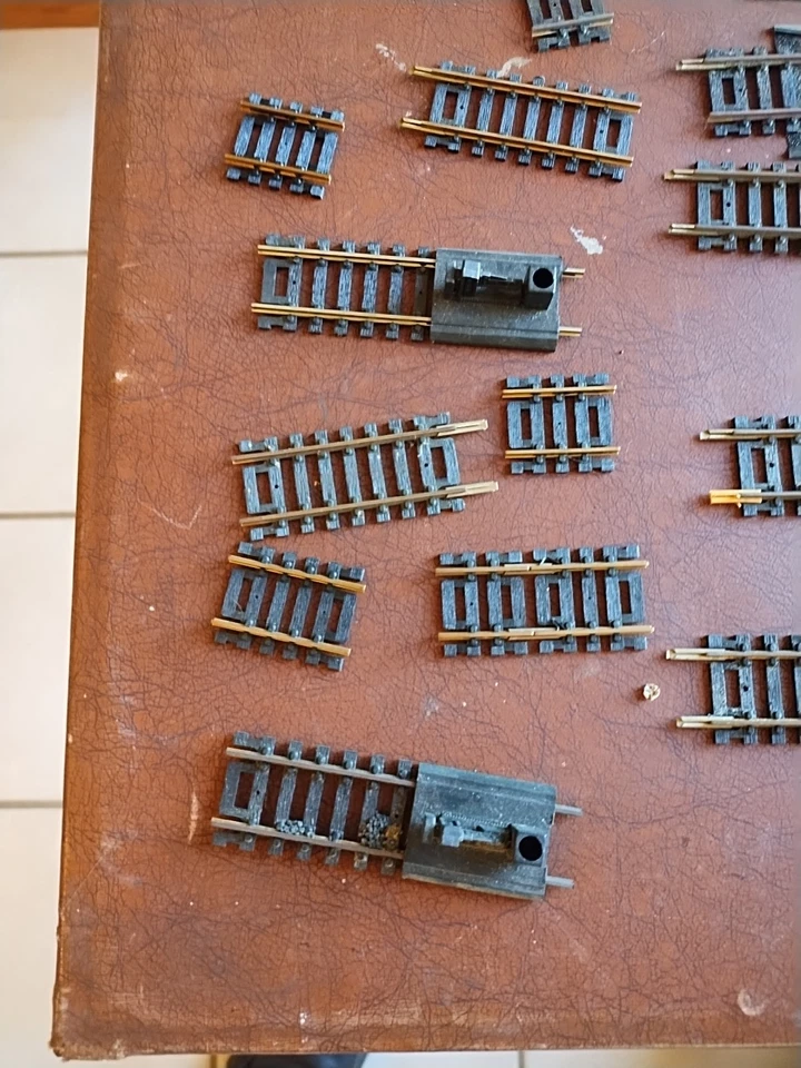 Vtg Lot 45 ATLAS HO SCALE TRACK Straight Curved Terminal Switch Turnout Rerailer - Image 4 of 4