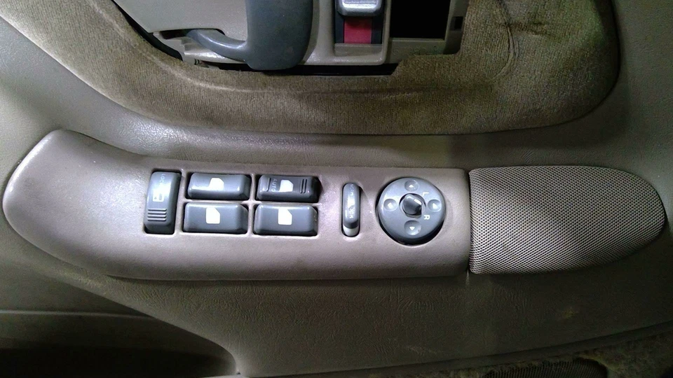 1997 雪佛兰 Surburban 左驱动器前主窗开关已测试 — 第 2/4 张图片