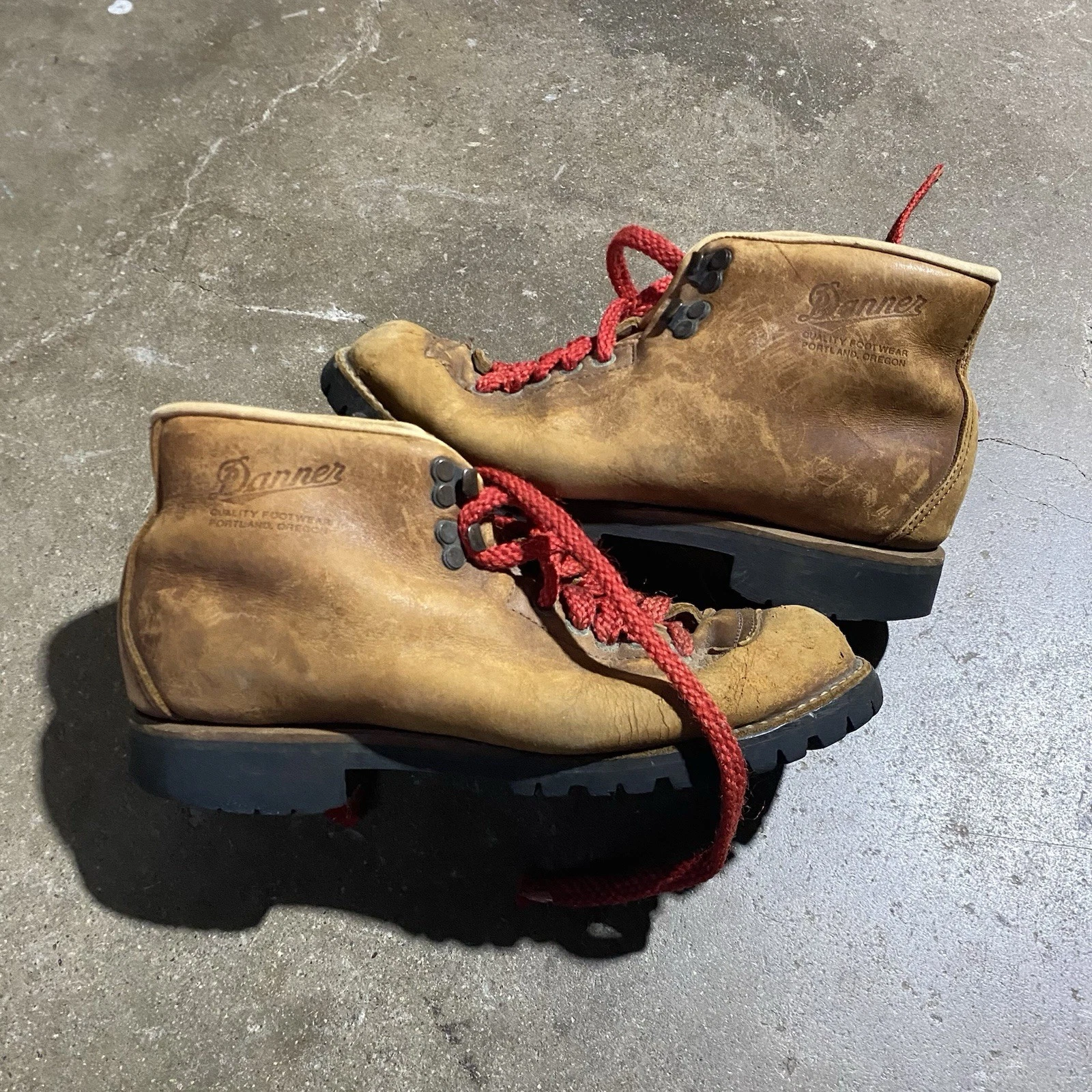Vintage 70’s 80’s Danner Mountain light Leather Hiking Ankle Boots Men’s 8.5 D
Opens in a new window