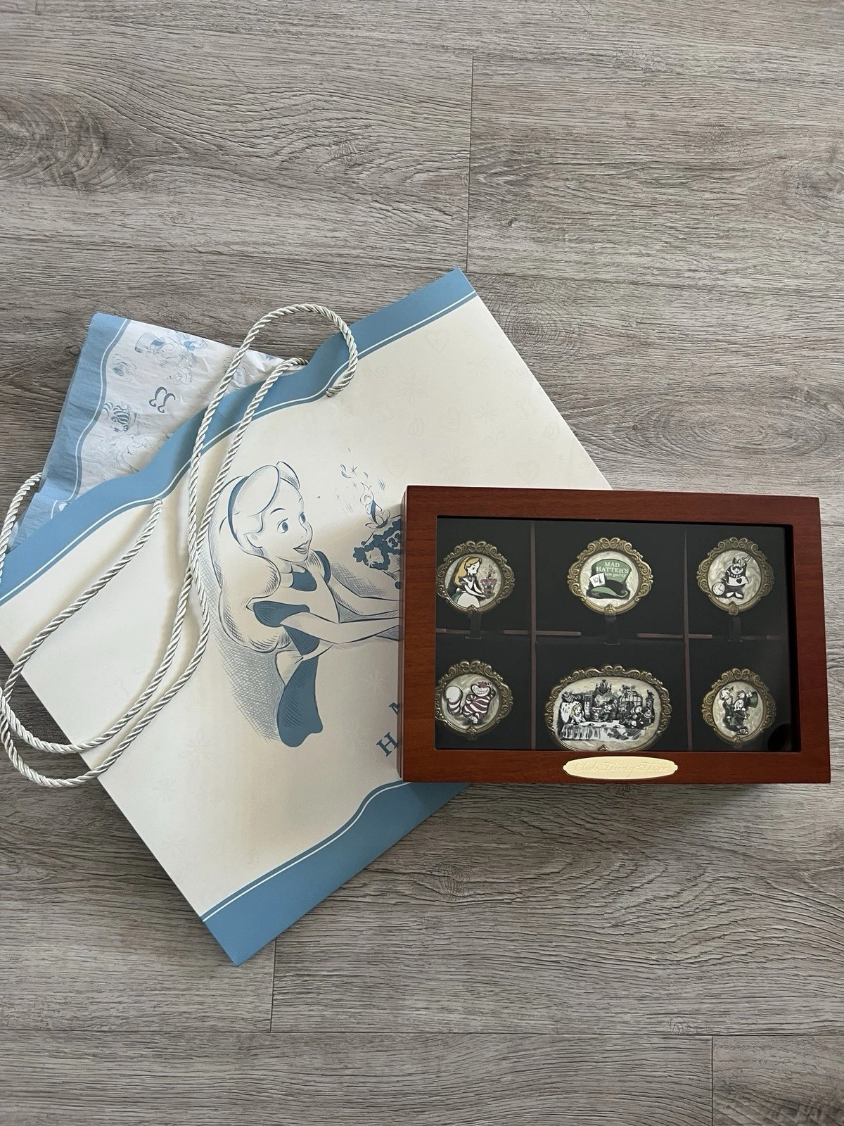 Disney Club 33 75th Anniversary Alice In Wonderland 6 Pin Set LE 250