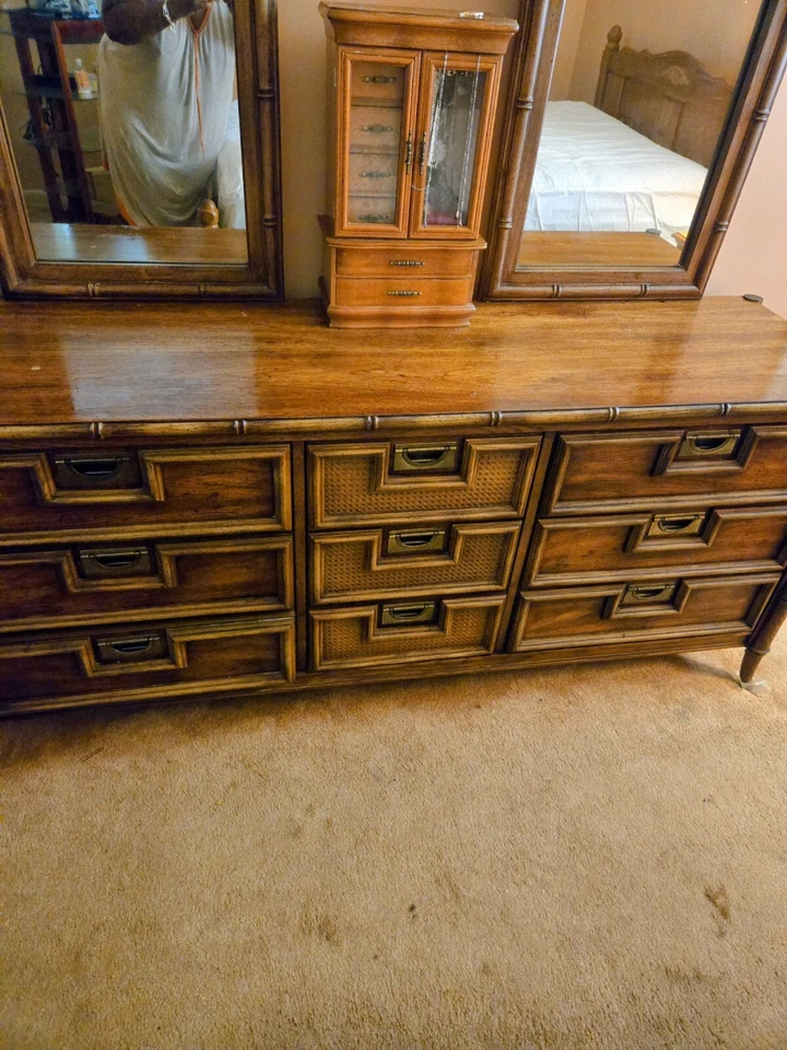 Muebles Stanley Estilo Neoclásico Italiano Toscano 64" Triple Cómoda 6413-03 Foto 4 de 4