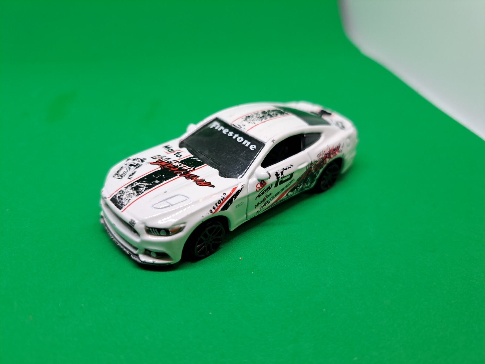 MAISTO All Stars 2015 Mustang GT white real riders loose