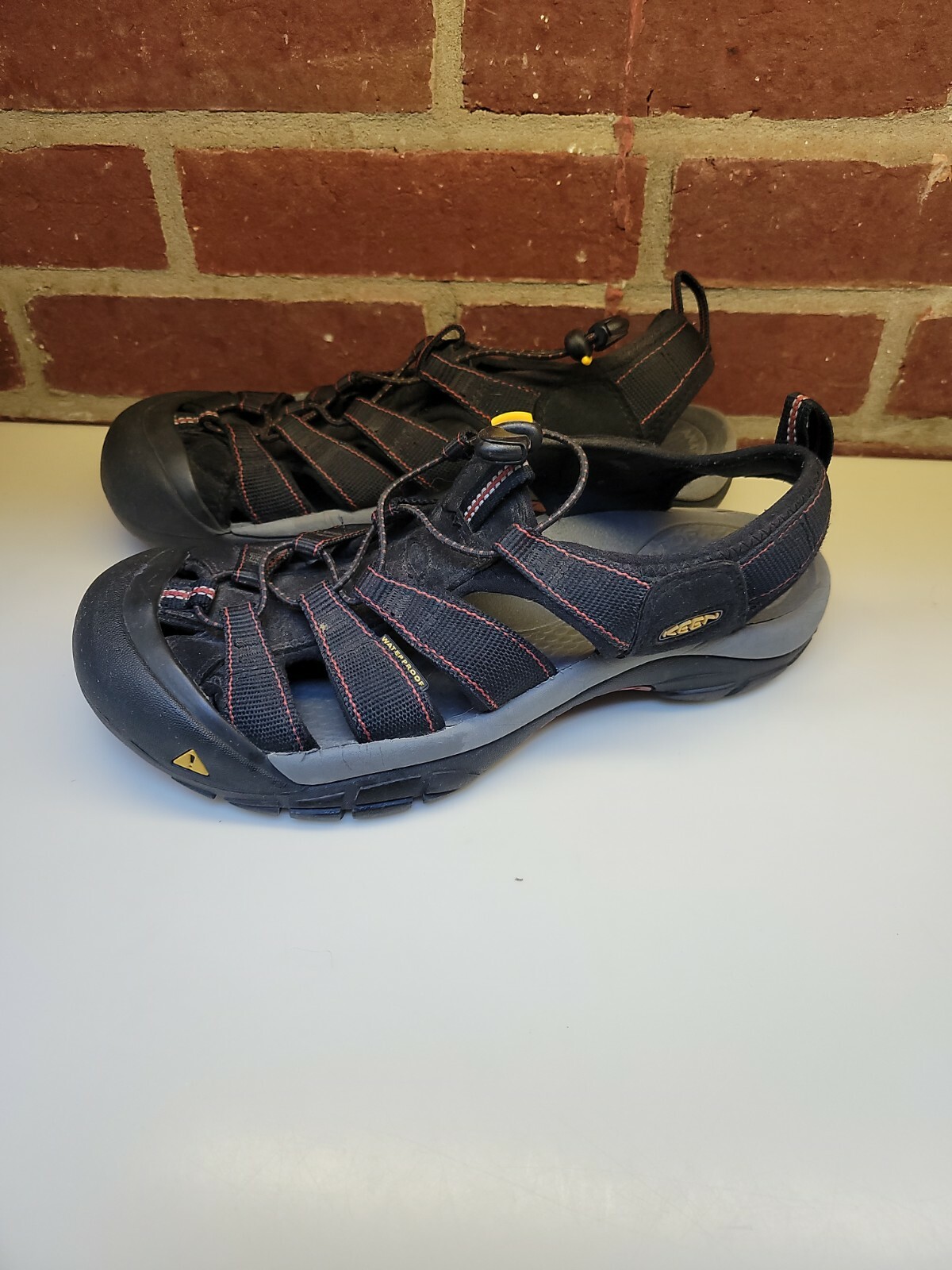 Keen Newport H2 Waterproof Mens Hiking Sport Sandals Shoes Closed Toe Size 8.5