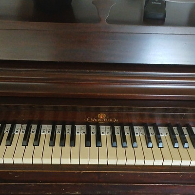 Wurlitzer Upright Piano 88 Keys Walnut Finish Brown Wood Upright Type