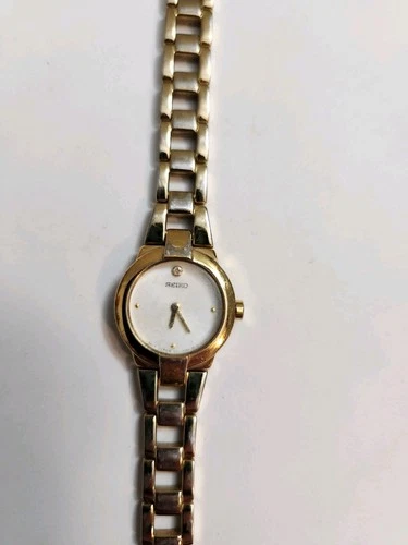 Seiko 1N00-0GM0 Stainless Steel Quartz Analog Ladies Watch. New Battery