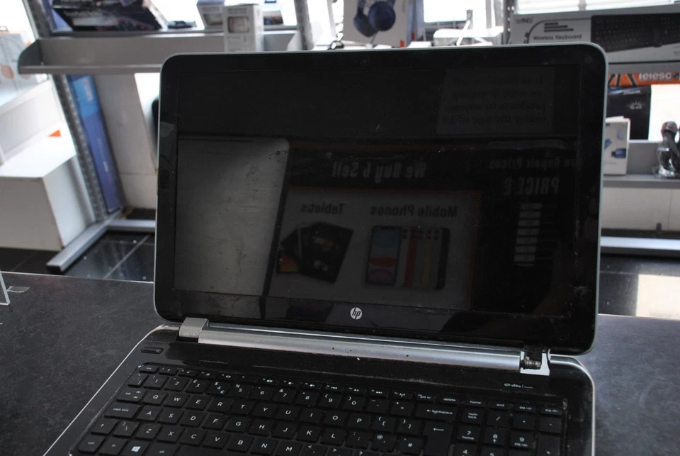 HP Pavilion 15 F7R53EA Laptop - Spares or Parts - Faulty - Image 3 of 4