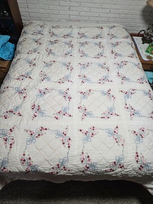 Vtg Handmade Embroidered Hand Quilted Floral Quilted Pink & White Queen 100 x 80