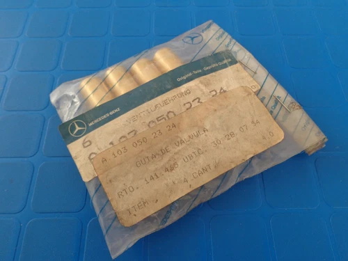 Mercedes Benz  intake valve guide M103 engine 1030502324 OEM NOS x 4