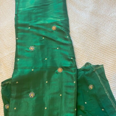 Brandneu mit Etikett Waldgrün Gold indisches Anzug Stück Material Hochzeit Urlaub Salwar Kameez