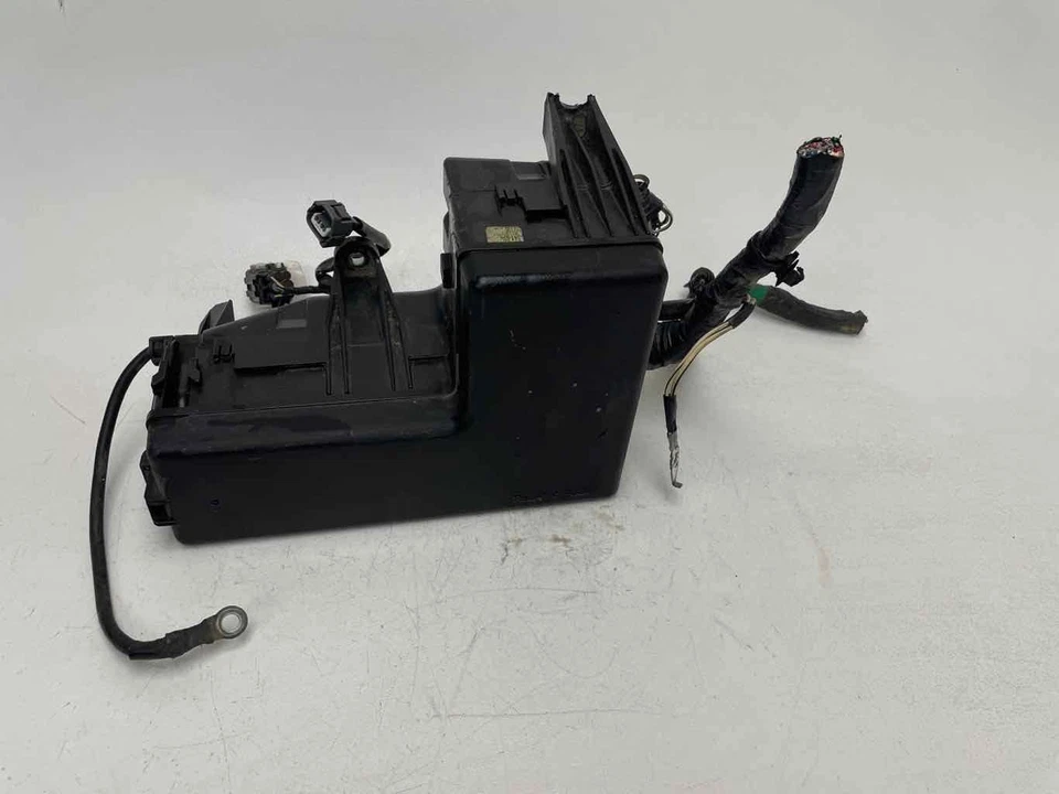 Caixa de fusíveis do motor 6 cilindros 82111-0C281 compatível com 2005 2006 TOYOTA TUNDRA 4.0L - Imagem 4 de 4