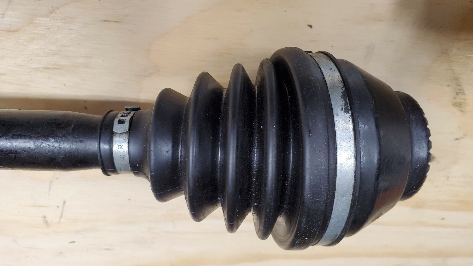Original BMW i8 I12 I15 Drive Shaft Output Shaft Front Right 8611322  -AS IS- 