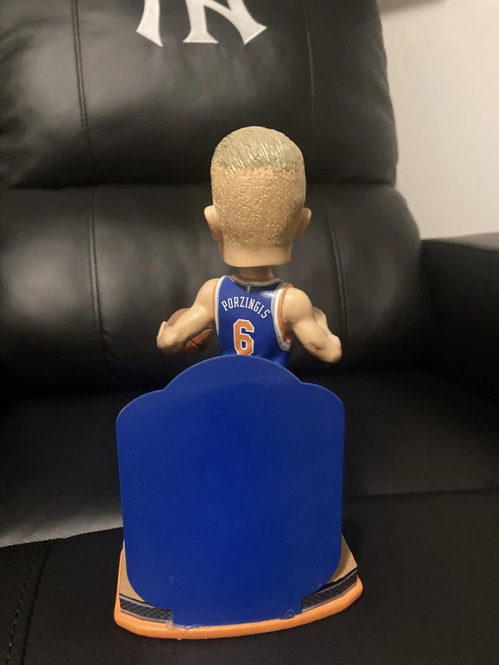 CAMISETA KRISTAPS PORZINGIS KNICKS Bobblehead 1/1 año novato partido #6/2016 Celtics Foto 4 de 4