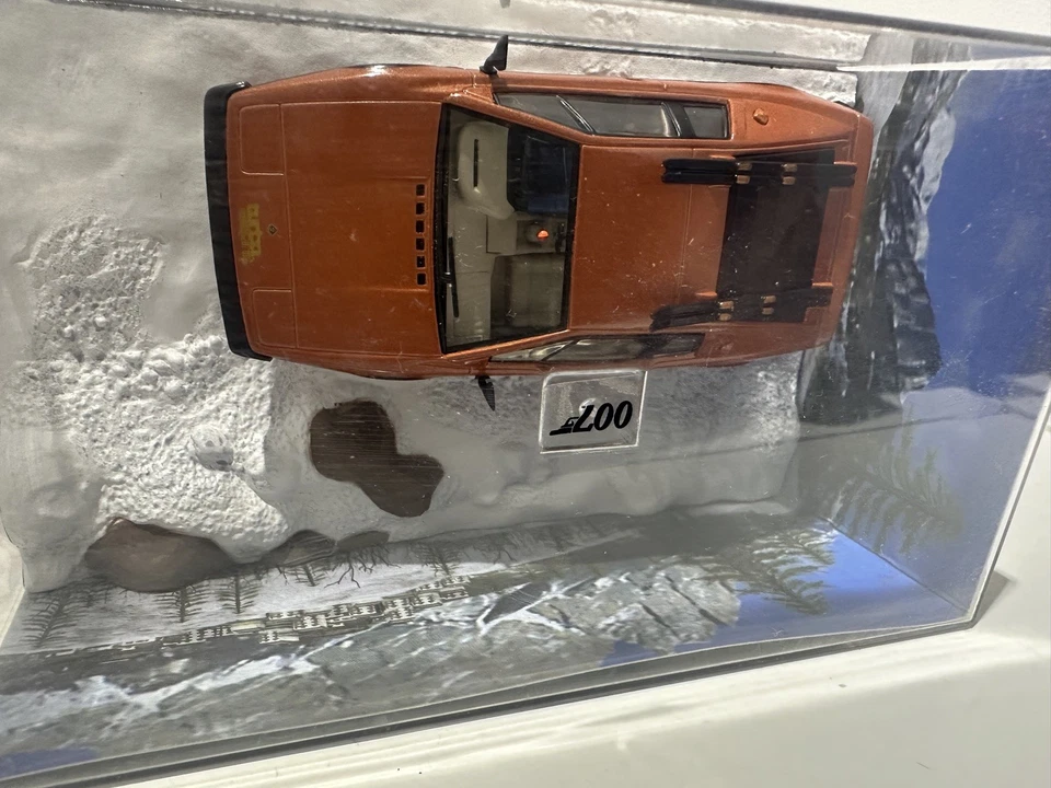 Corgi James Bond 007 1:43 Lotus Esprit For Your Eyes Only. With Skis In Case NIB - Image 3 of 4