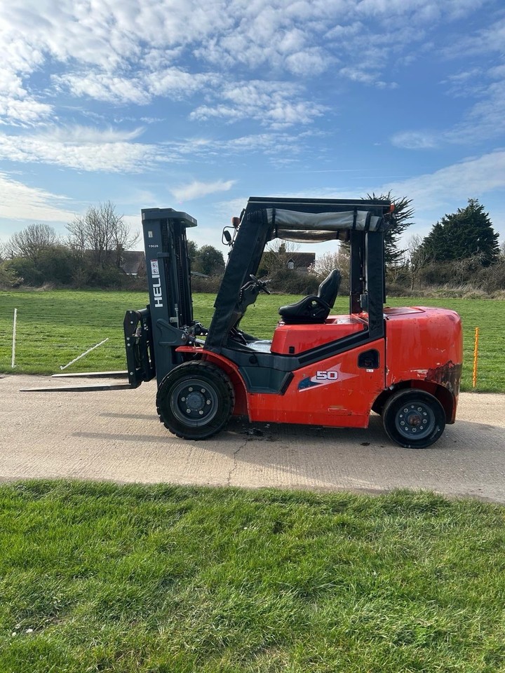 Heli 5 Tonne Diesel forklift truck Triple Mast 2021 With Only 1400 ...