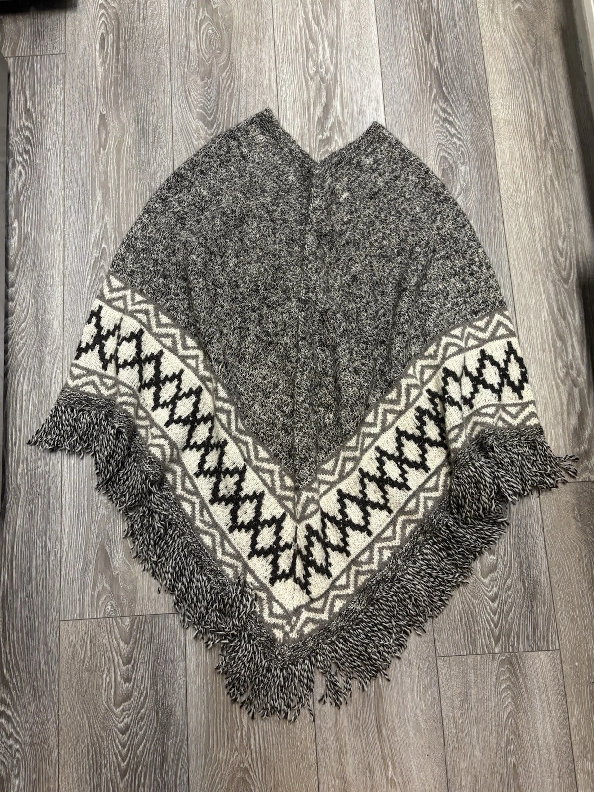 Fotrama 100% Alpaca Wool Gray And White Poncho