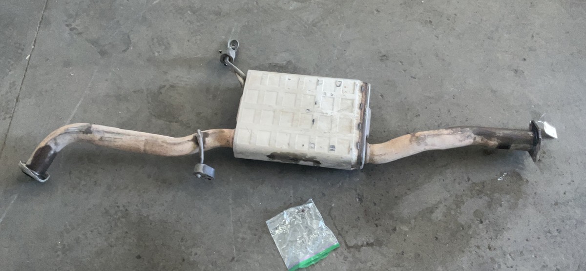 05-07 Infiniti G35 Exhaust Resonator Midpipe Muffler Assembly