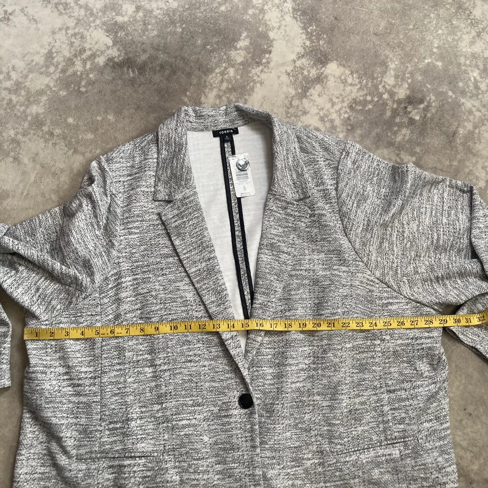 Blazer Torrid Feminino Plus 6X Texturizado Namorado Malha Trench Jacket Branco Preto - Imagem 2 de 4