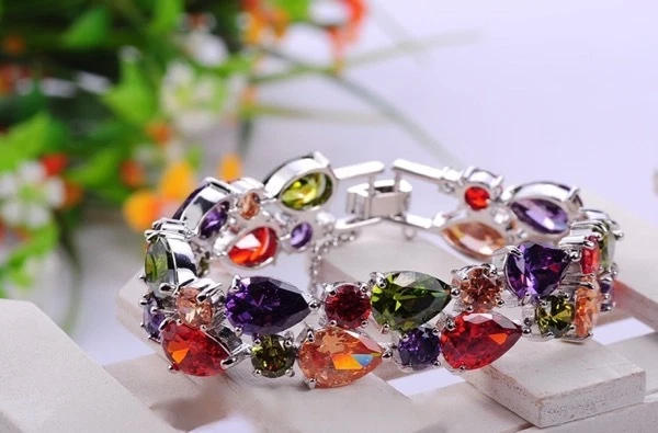 "Pulsera de tenis multicolor llena de oro blanco de 18k hecha con cristal de Swarovski 7,5""" Foto 2 de 4