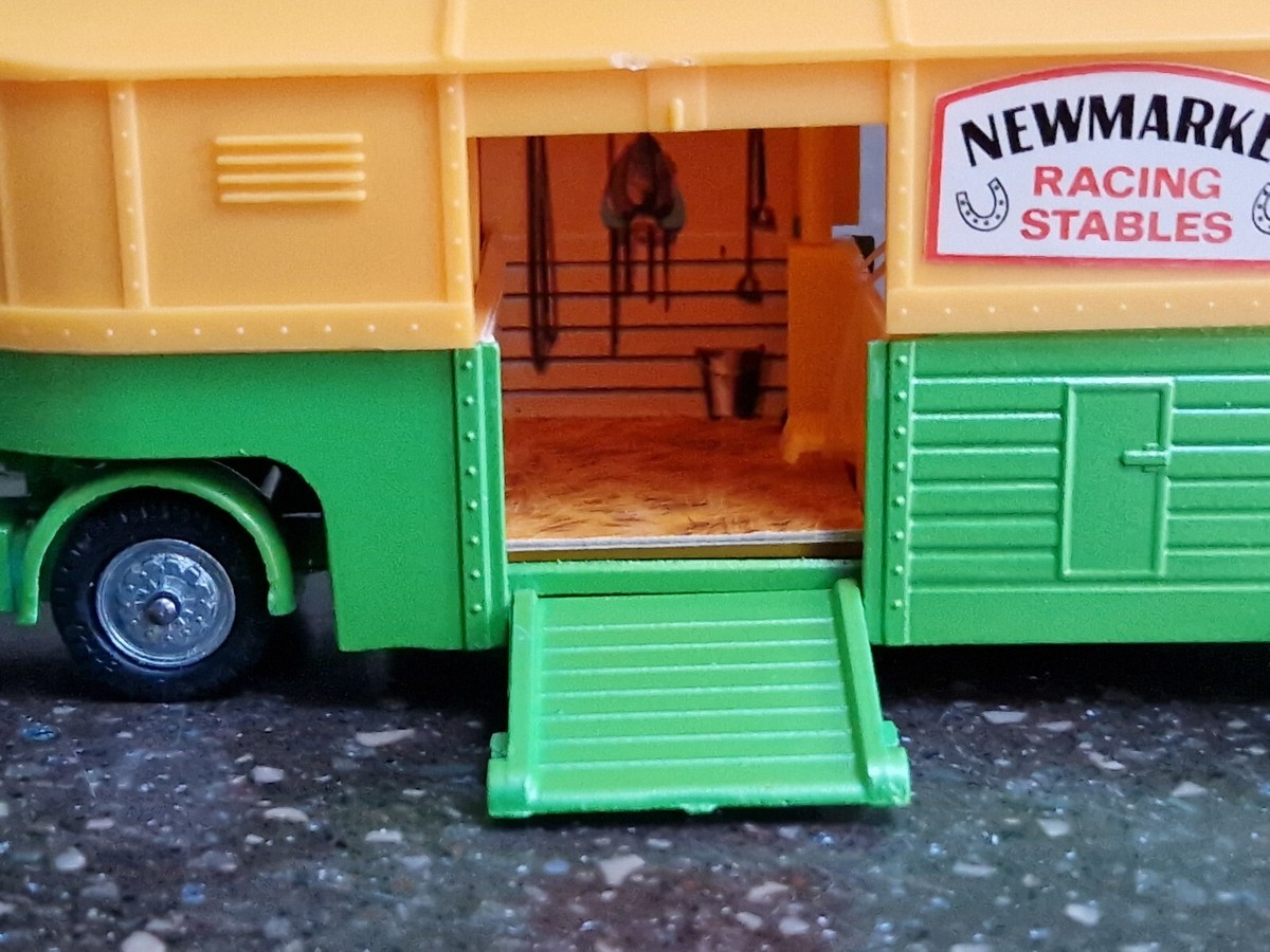 Corgi Vintage Horse Transporters 1104 Bedford & 1105