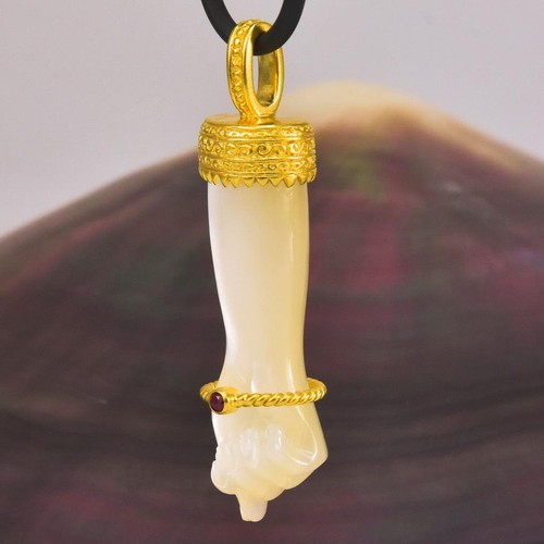 Gold Vermeil Sterling Mano Fico Figa Hand Pendant Carved Shell Ruby 8.95 g - Picture 7 of 11