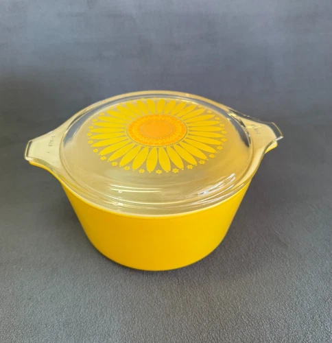 Vintage Pyrex Sunflower Daisy Yellow Casserole Dish With Lid