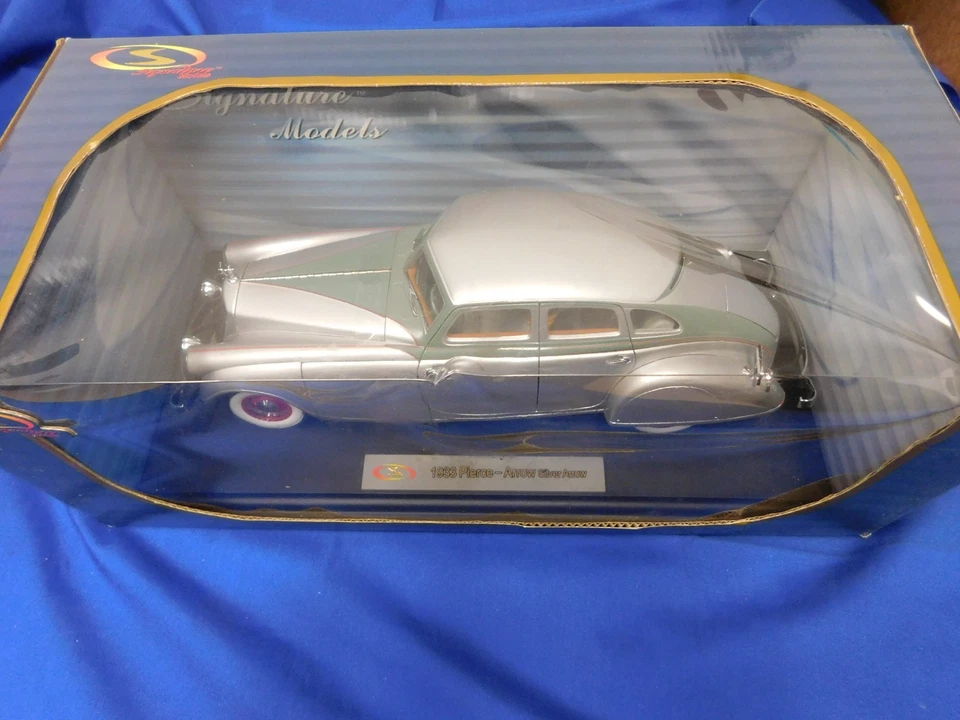 Signature Models 1933 Pierce-Arrow Silver New in Box 1:18 Scale Metal Die Cast - Image 2 of 3