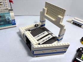 LEGO Racers: Brick Street Customs 8154 (2008) - Retired.