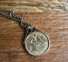 Gold half Sovereign 2011 King George V 19mm 9g inc. chain