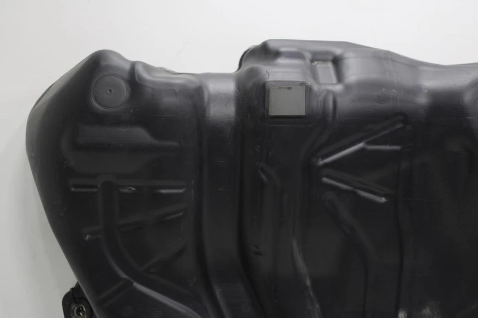 BMW 750i xDrive 2010-2015 tanque de gasolina de 4,4 L 21,1 galones estadounidenses 56646711 OEM Foto 2 de 4