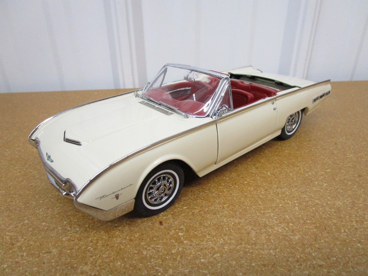 1962 Ford Thunderbird DANBURY MINT 1/24 diecast white car