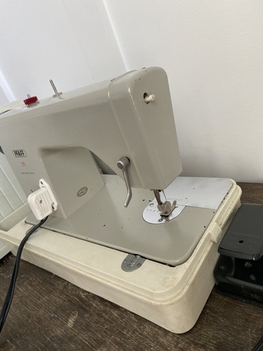 Vintage PFAFF 71 Professional Sewing Machine With Footpedal + Carrying Case NICE - Picture 14 of 18