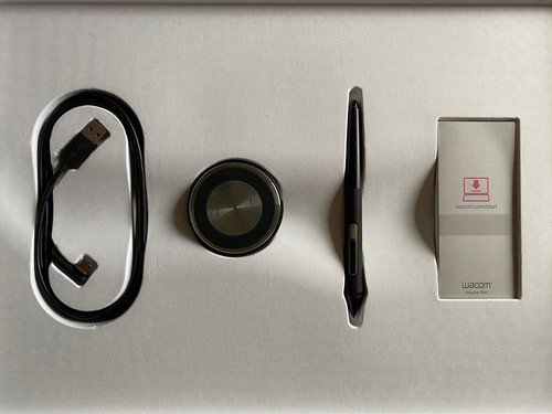 WACOM Intuos Pro Large Grafiktablett + Paper Clip + 2.Oberf. + PenNibs - Bild 6 von 19