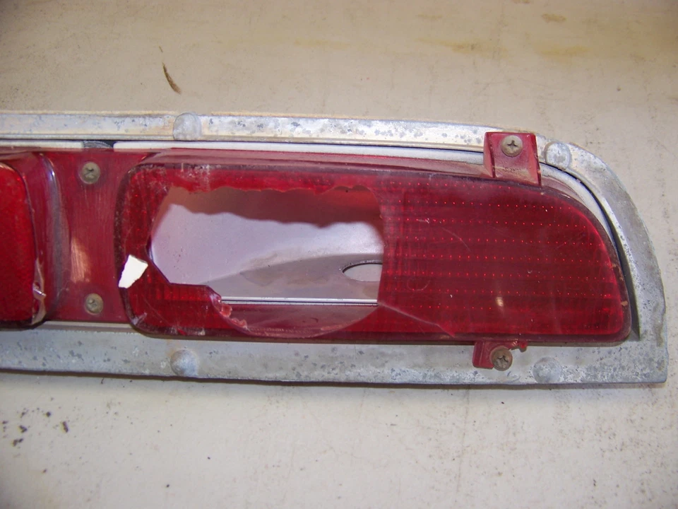 Dodge Challenger 1971 71 conjunto de luces traseras carcasa OEM #3478848 Foto 4 de 4