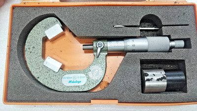 Mitutoyo 114-103 V-Amboss Mikrometer (25-40mm) - KALIBRIERT BIS 2026
