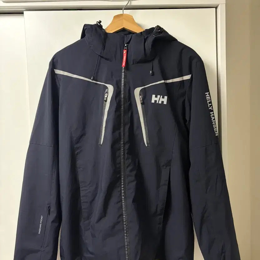 Helly Hansen Hellytech Reflective Mountain Windbr… - image 4