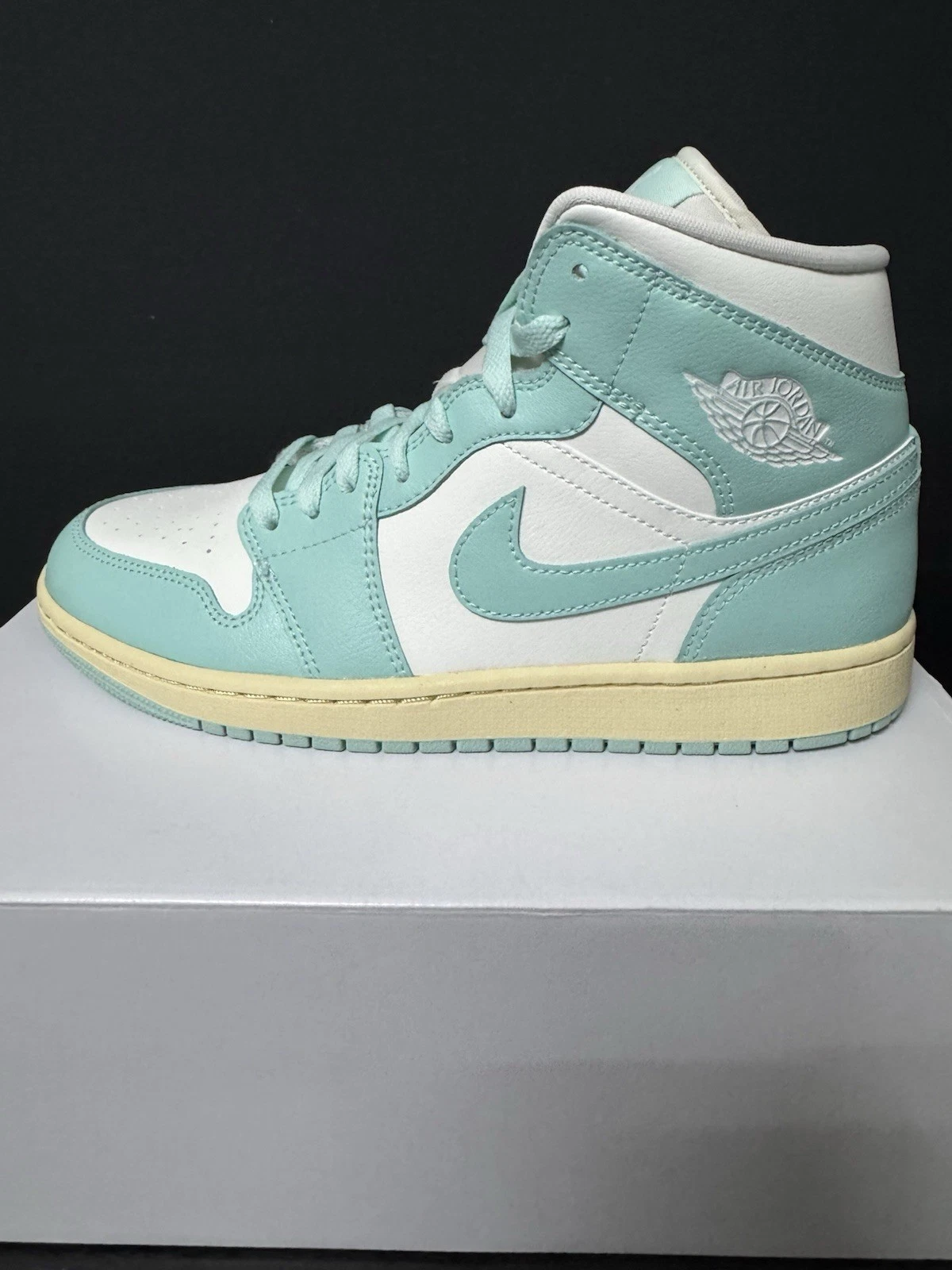 Air Jordan Mid 1