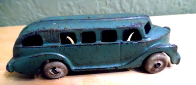 VINTAGE 1930'S HUBLEY CAST IRON GREEN STREAMLINED BUS 3 3/4''