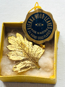 Authentic : Vintage Vienna Wood Leaves 24K Gold Plated Oak Leaf Brooch Pin in Original Box