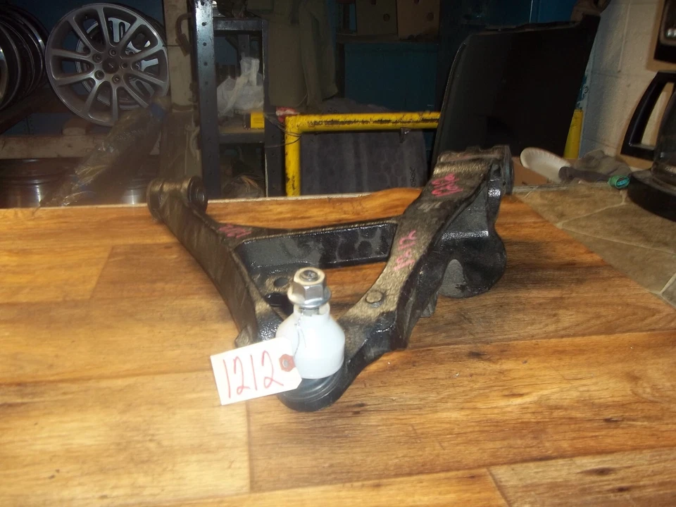 02-06 CADILLAC ESCALADE 99-07 CHEVROLET 1500 SILVERADO BRAZO DE CONTROL INFERIOR DELANTERO Foto 3 de 4