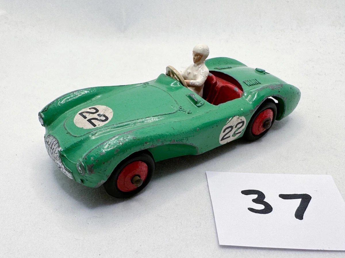 L'Aston Martin DB3 Sport verte miniature de Dinky Toys au 1/43e