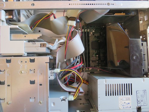 Dell Dimension XPS T800t Intel pentium III 800 GHz 640 MB 30 GB HD Window 98 - 第 9/20 張圖片